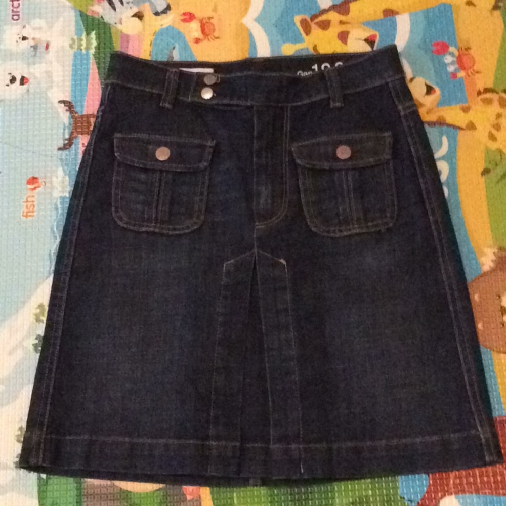 Gap pleated denim skirt